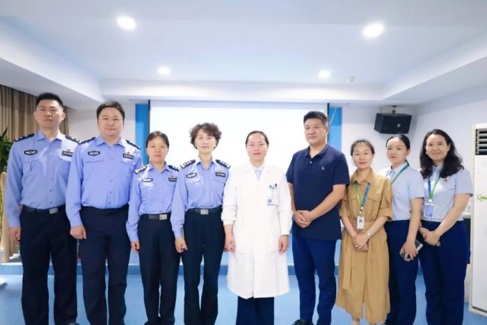 警医共建共护光明签约仪式现场