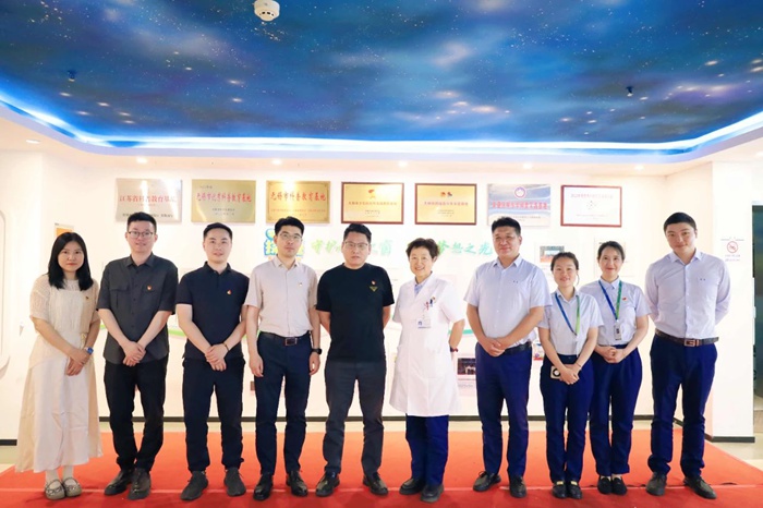 无锡爱尔眼科与瑞祥科技集团党建共建活动合影