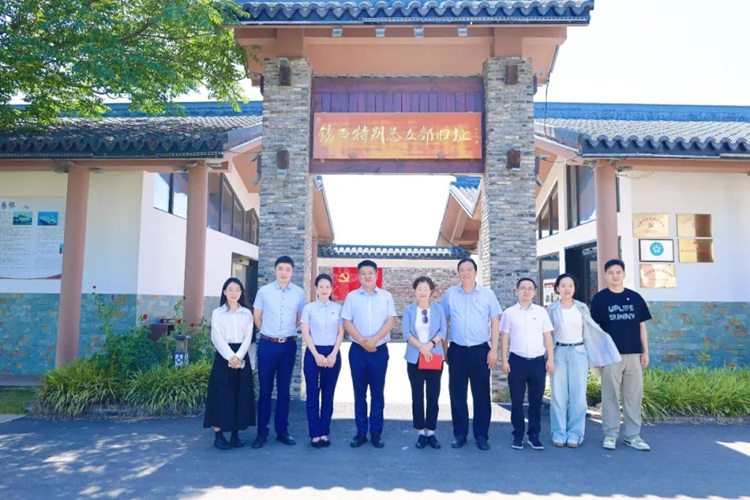 无锡爱尔眼科医院与桃源村党建共建座谈会现场