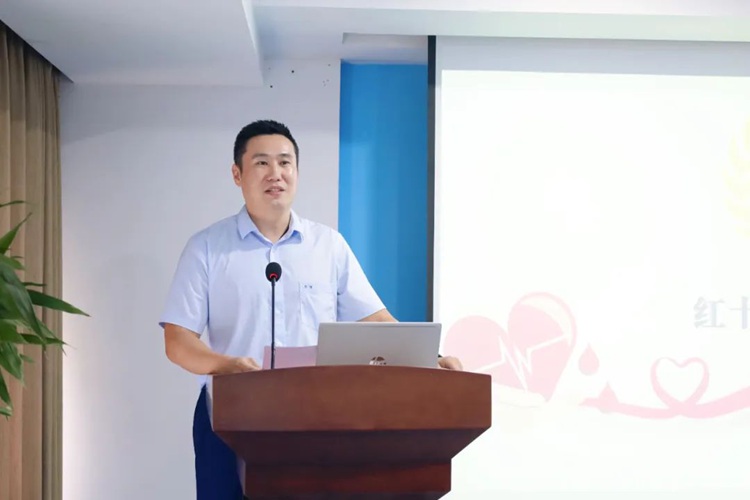 陆晓红部长进行红十字知识培训